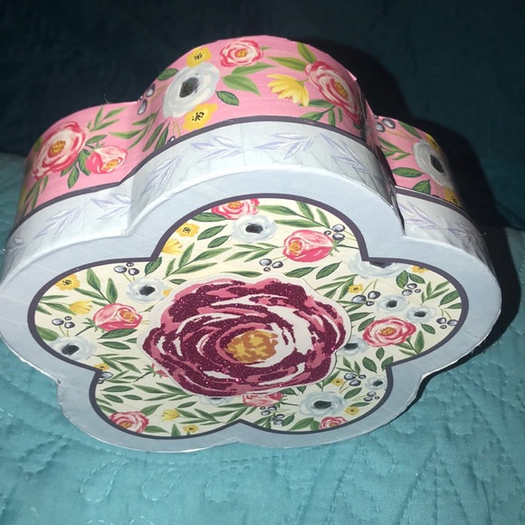 NWT SOCKS IN A BOX - Picture 8 of 8